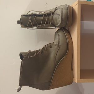 Old Navy Olive Tan wedge heel ankle boots size 10